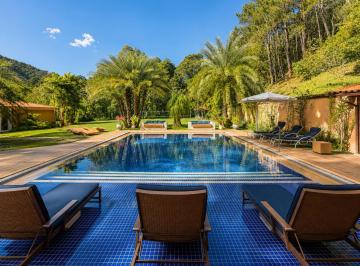 Casa · 1000m² · 5 Quartos · 6 Vagas · Casa com 5 quartos em Itaipava, Petrópolis
