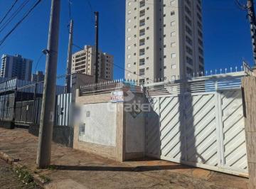 Casa · 80m² · 2 Quartos · 9 Vagas · CASA 2 QUARTOS NO CENTRO