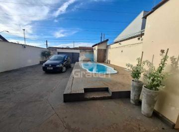 Casa · 131m² · 2 Quartos · 8 Vagas · Casa com piscina a venda no Jardim das Gaivotas