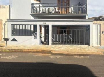 Casa · 215m² · 3 Quartos · 2 Vagas · CASA A VENDA BAIRRO CENTRO