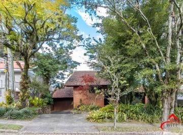 Casa · 261m² · 4 Quartos · 5 Vagas · Casa com amplo terreno e grande área verde à venda no Jardim Isabel