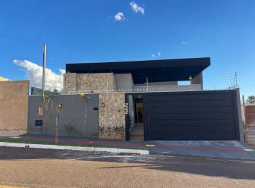 Casa · 180m² · 3 Vagas · Casa Térrea de Alto Padrão com Área de Lazer Completa em Localização Privilegiada!