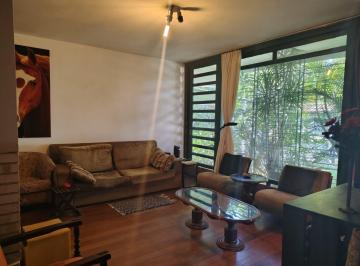 Casa · 253m² · 3 Quartos · 2 Vagas · Casa de alvenaria, com 3 dormitórios, 1 suíte e 2 vagas de garagem coberta.