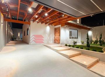Casa · 150m² · 3 Quartos · 2 Vagas · Casa à venda com 3 quartos e piscina no Estrela D'alva.