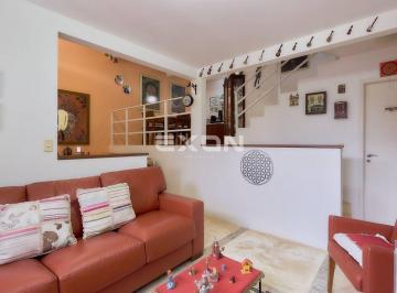 Casa · 134m² · 3 Quartos · 2 Vagas · Sobrado com Quintal Arborizado, Suíte e Ático no Pilarzinho