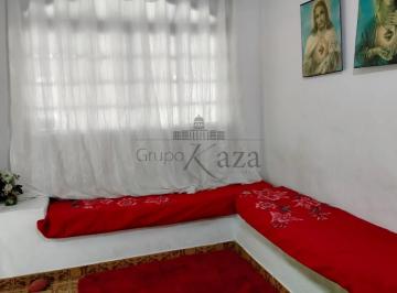 Casa · 250m² · 3 Quartos · 4 Vagas · Casa - Jardim Satélite - 3 Dormitórios - 70m².
