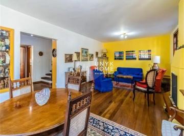 Casa · 385m² · 3 Quartos · 6 Vagas · Charmosa Casa em Perdizes com Lareira, Jardim e Forno de Pizza