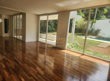 Casa · 420m² · 4 Quartos · 3 Vagas · Belíssima casa localizada num bolsão residencial fechado