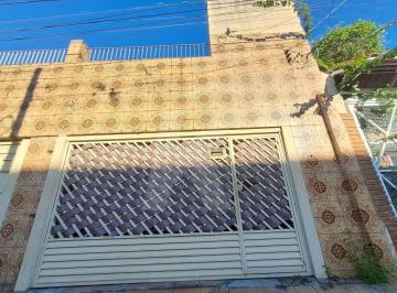 Casa · 70m² · 3 Quartos · 2 Vagas · Sobrado com 3 quartos, sala, cozinha, 2 banheiros e 4 vagas de garagem.