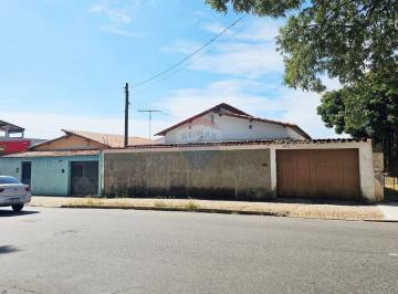 Casa · 200m² · 3 Quartos · 3 Vagas · Casa térrea à venda na Vila Santana, em localização estratégica, ideal tanto para moradia quanto par