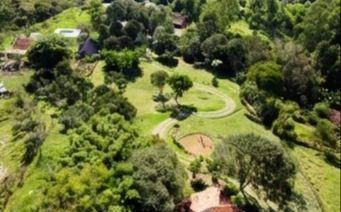 6bfed20af1a8436179db155a0c4d590cd1394a8e · Chácara com 10.000 m², Duas Residências e Vista Panorâmica em Santo Antônio do Pinhal