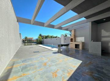 1610ab84bc2f0eb7ce333098543ef11c01d60f37 · Casa 3 quartos com deck, Bosque Beira Rio/região de Costazul - Rio das Ostras/RJ.