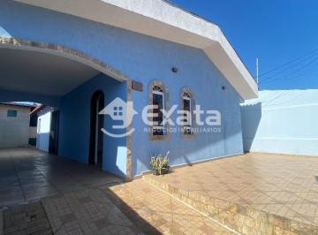 Casa · 234m² · 3 Quartos · 3 Vagas · Casa terrea com 3 quartos (1 suite master) e area gourmet para venda no Central Parque zona oeste de