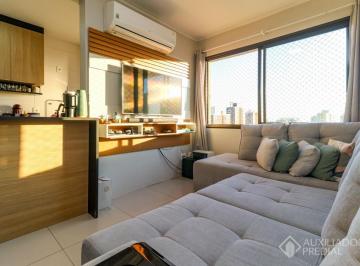 Apartamento · 68m² · 2 Quartos · 2 Vagas · Apartamento no Menino Deus, dois dormitórios, suite, e duas vagas.
