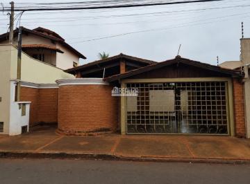 img0 · Casa com 3 Quarto(s) e 2 banheiro(s) para Alugar, 181 m² por R$ 2400 / Mês