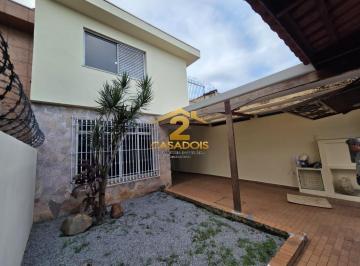 Casa · 138m² · 3 Quartos · 2 Vagas · Sobrado espaçoso com 03 dormitórios, 1 suíte, churrasqueira e 2 vagas de garagem