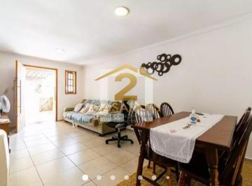 Casa · 320m² · 9 Quartos · 2 Vagas · Casa com excelente metragem: 320m², 9 quartos e garagem para 2 carros