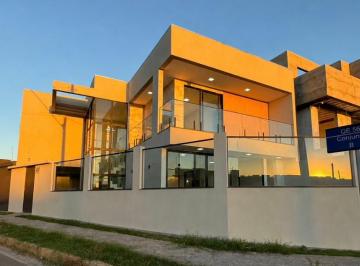 Casa de 4 quartos, Brasília · Casa Guará|267m²|4suítes|Varanda|Vista livre|Escritório|Lavabo|Jardim de inverno