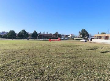 nzc6isc2nzzknmyzyzq5nzyy_md · LINDO TERRENO NO RESIDENCIAL COSTÃO GOLF