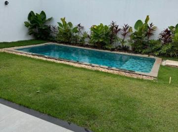 Casa de 3 quartos, Uberlândia · Casa térrea Nova com um terreno d3 350m2 e construção 248m2 - 3 Suítes, 4 vagas e Piscina Aquecida