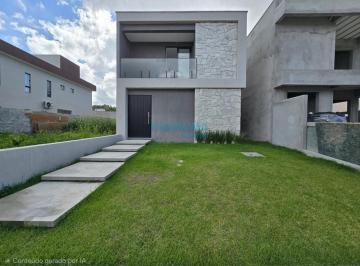 Foto 01 · Casa 4/4, sendo 3 suítes, Cond. Villa Florença, Abrantes