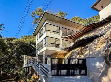 Casa · 188m² · 2 Quartos · 2 Vagas · Casa com 2 quartos em Corrêas, Petrópolis