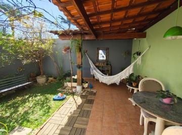 Casa · 135m² · 3 Quartos · 2 Vagas · Sobrado / Interlagos / 3 dormitórios/ 2 vagas/ Quintal com Jardim