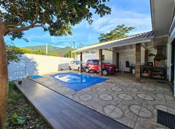 Casa · 140m² · 3 Quartos · 2 Vagas · Casa com piscina a cerca de 100m do mar na Enseada de Brito – Palhoça