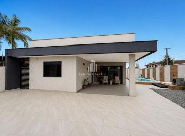 Casa · 141m² · 3 Quartos · 1 Vaga · Casa Com Piscina aquecida, espaço de quintal, no centro ( Itapema do Norte)