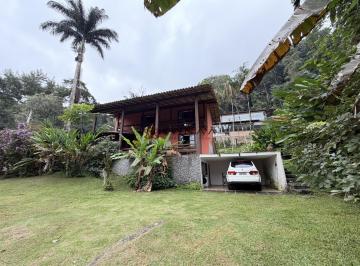 Casa · 4 Quartos · 1 Vaga · Charmosa Casa em Condomínio com 4 Suítes e Ampla Varanda