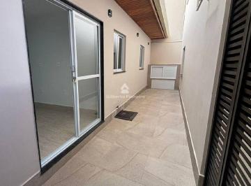 Apartamento · 2 Quartos · Apartamento para Locação Anual no Centro de Guarapari com 2 Quartos e Excelente Localização