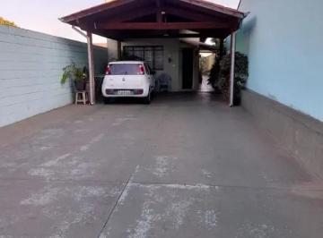 Casa de 3 quartos, Salto · Casa para venda em Centro de 104.00m² com 3 Quartos, 1 Suite e 8 Garagens
