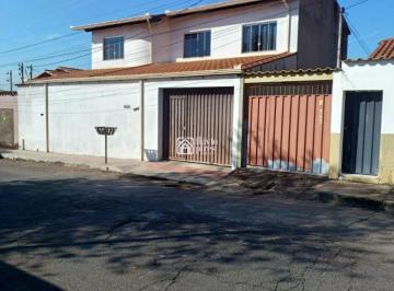 Casa · 350m² · 4 Quartos · Casa à venda - em Petrópolis