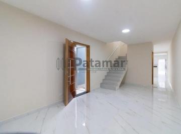 Casa · 161m² · 3 Quartos · 2 Vagas · Sobrada a venda com 3 quartos sendo 1 suíte na Jardim Peri Peri.