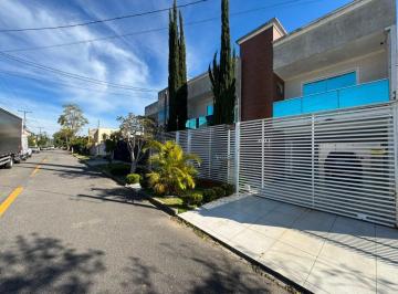 Casa · 213m² · 4 Quartos · 4 Vagas · Sobrado Alto Padrão com 4 dormitórios a venda !