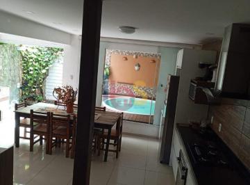 Casa · 235m² · 4 Quartos · Alugo Casa Mobiliada em excelente localização