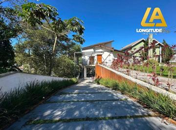 efc177c65d19e1e96fab34cc6d5512544790be69 · Casa no Jardim Hills 3 com pé-direito duplo, piscina e área de preservação