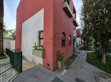 Casa de 3 quartos, São José dos Campos · Casa duplex 3 quartos com quintal Excelente localização na Zona Sul Condomínio fechado - piscina