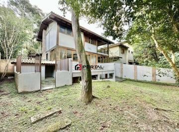 Casa · 322m² · 5 Quartos · 4 Vagas · Cond. Aldeia da Fazendinha - 5 dorms / 3 stes. Voltada para área de preservação!