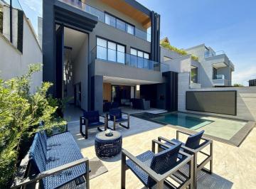 Casa · 540m² · 6 Quartos · 2 Vagas · Maravilhosa Casa Triplex Porteira fechada no Condominio Riviera Del Sol no Recreio dos Bandeirantes