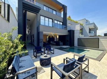 Casa · 540m² · 6 Quartos · 2 Vagas · Maravilhosa Casa Triplex Porteira fechada no Condominio Riviera Del Sol no Recreio dos Bandeirantes