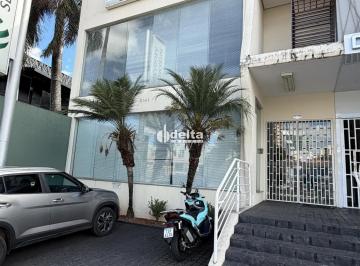Comercial · 360m² · 3 Vagas · Loja disponível paras locação no bairro Lidice em Uberlândia-MG