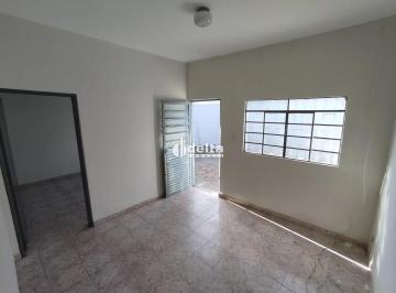 Casa · 100m² · 3 Quartos · 2 Vagas · Casa 3 quartos sendo 1 suíte disponível para locação no bairro Presidente Roosevelt em Uberlândia-MG