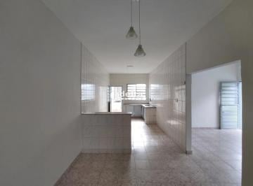 Casa · 100m² · 3 Quartos · 2 Vagas · Casa 3 quartos sendo 1 suíte disponível para locação no bairro Presidente Roosevelt em Uberlândia-MG