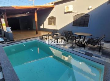 Casa · 320m² · 3 Quartos · 3 Vagas · Casa disponível para locação no bairro Pacaembu em Uberlândia MG