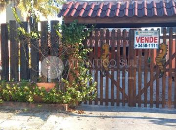 Casa · 120m² · 5 Quartos · 1 Vaga · Tríplex com piscina a 30 metros do Mar no Balneário Canoas em Pontal do Paraná