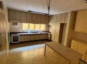 Casa de 4 quartos, Salto · Casa para venda em Centro de 203.00m² com 4 Quartos e 2 Garagens