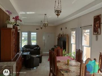 Casa de 4 quartos, Salto · Casa para venda em Jardim Celani de 200.00m² com 4 Quartos, 2 Suites e 5 Garagens