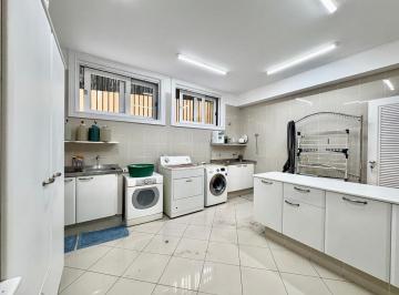 7012cd7c-3d2e-4500-a264-3b4d9b9e1282 · Aconchegante casa em condomínio para venda com 5 quartos, sendo 4 suítes, 980m²