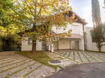 Casa · 383m² · 3 Quartos · 4 Vagas · Casa à venda com piscina e 3 suítes, em condomínio